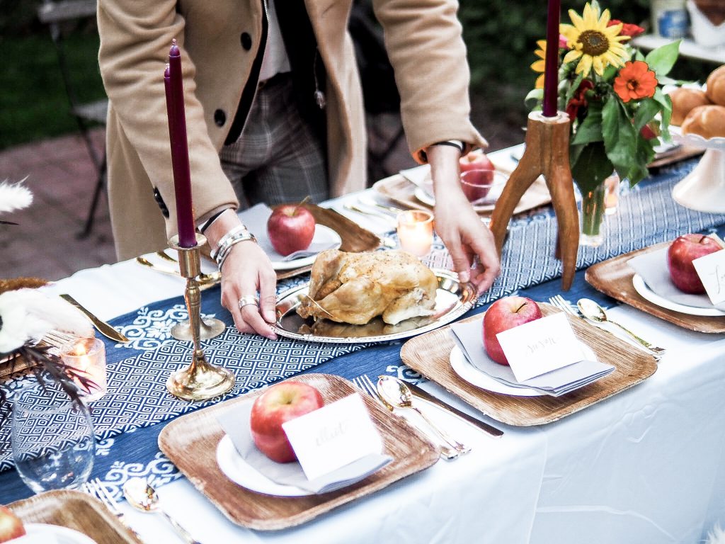 70's Friendsgiving themed Thanksgiving // Charleston Fashion Blogger Dannon K. Collard Like The Yogurt Wedding Fall inspiration tablescape table setting dinner