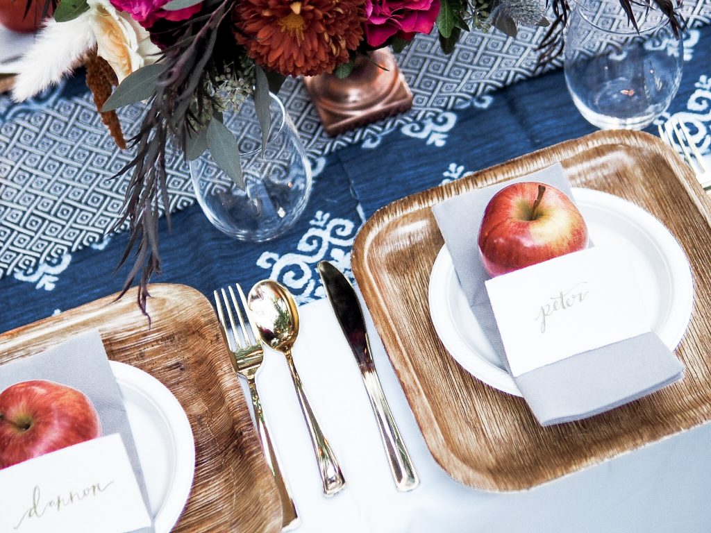 70's Friendsgiving themed Thanksgiving // Charleston Fashion Blogger Dannon K. Collard Like The Yogurt Wedding Fall inspiration tablescape table setting dinner